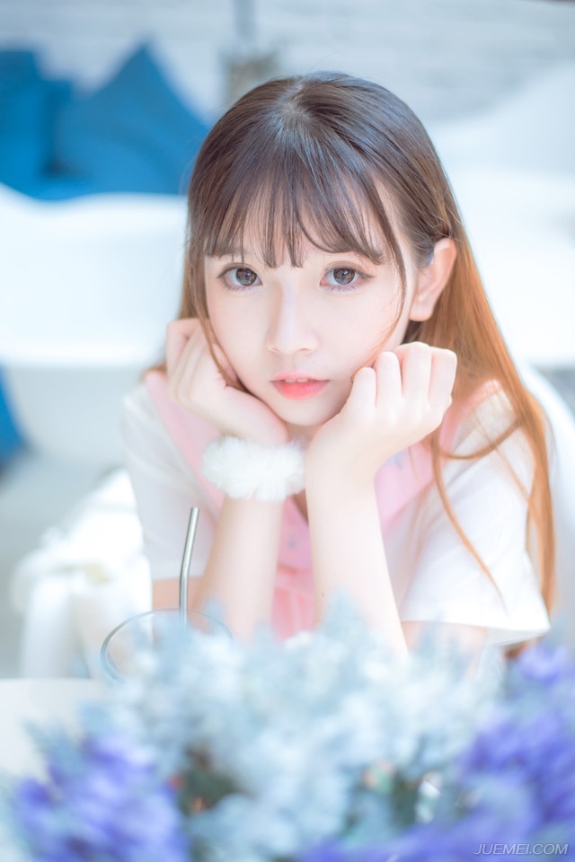 长得漂亮的人，即使犯了错，别人也很容易原谅。长得丑的人，光长相别人就不能原谅，更别提犯不犯错了。